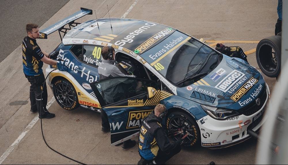 System Q announce a fast paced new partnership with Irish ace, Árón Taylor-Smith, for the 2024 British Touring Car Championship.